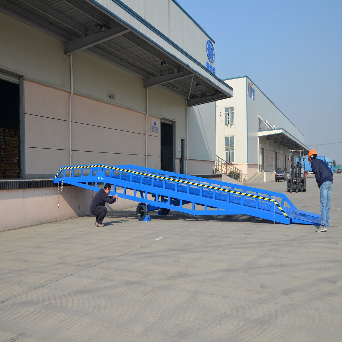 移動式（shì）液壓登車橋